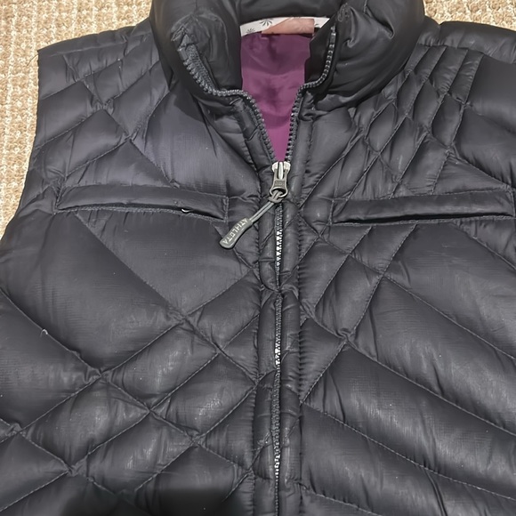 ATHLETA WOMENS SMALL PUFFER VEST WITH BELT - Picture 4 of 7